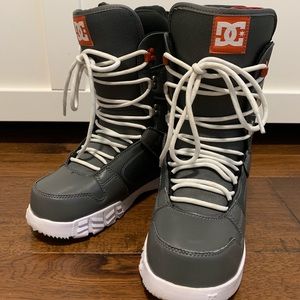 Men’s DC snowboard boots